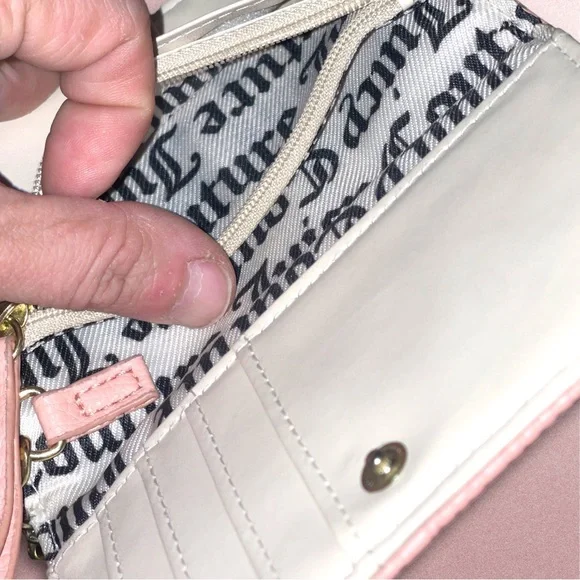‼️SOLD‼️🌼Juicy Couture Hearts & Soul Forget Me Not Wallet, Pink - Picture 4 of 4